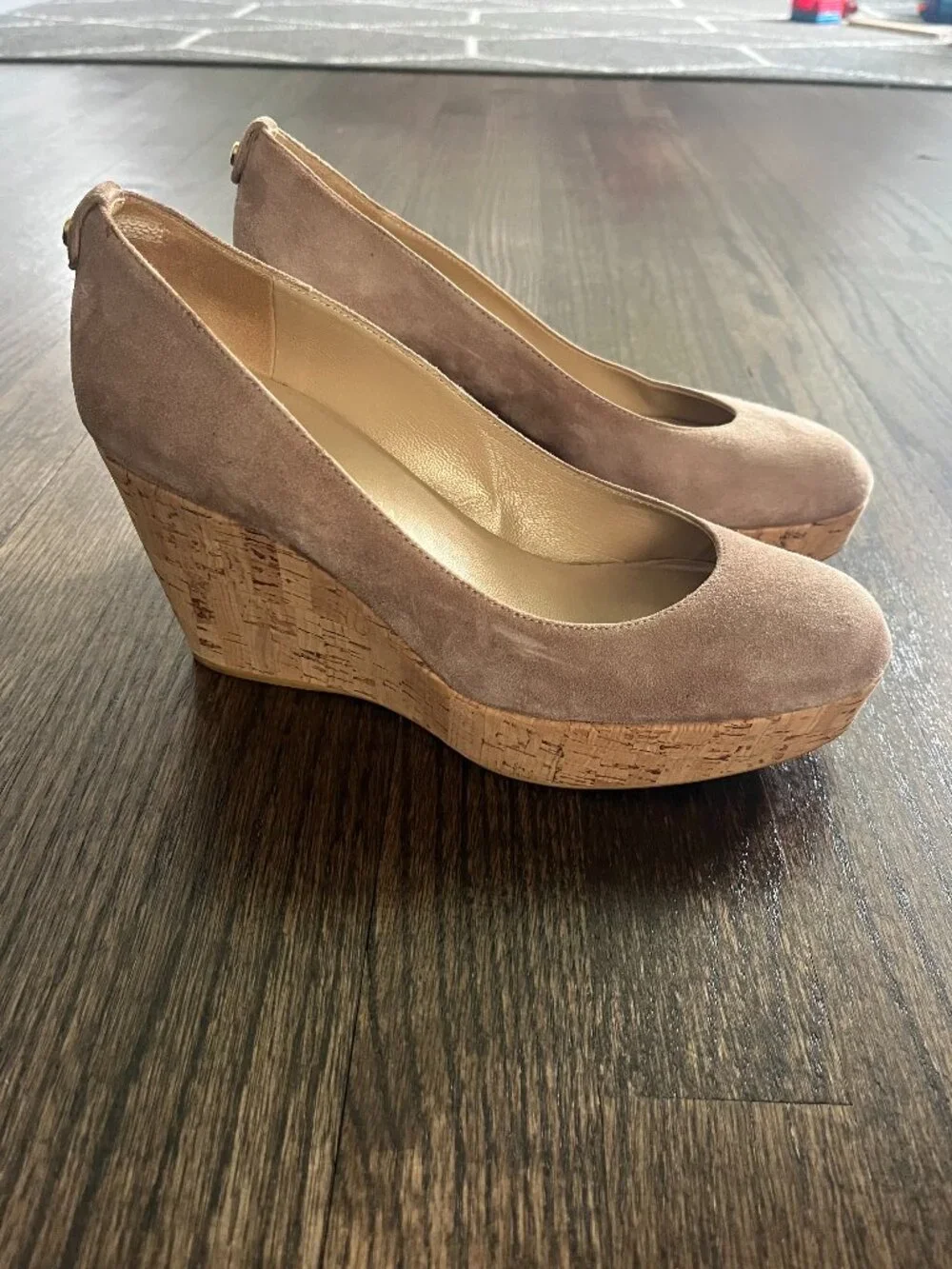Stuart Weitzman Cork Swoon Taupe Suede Wedge Pumps size 8